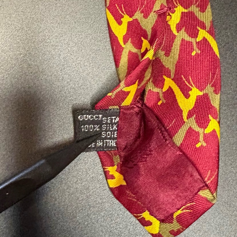Gucci Tie Red Gazelle Antelope Pattern Silk Made In Italy Designer Necktie Rare - Picture 4 of 4